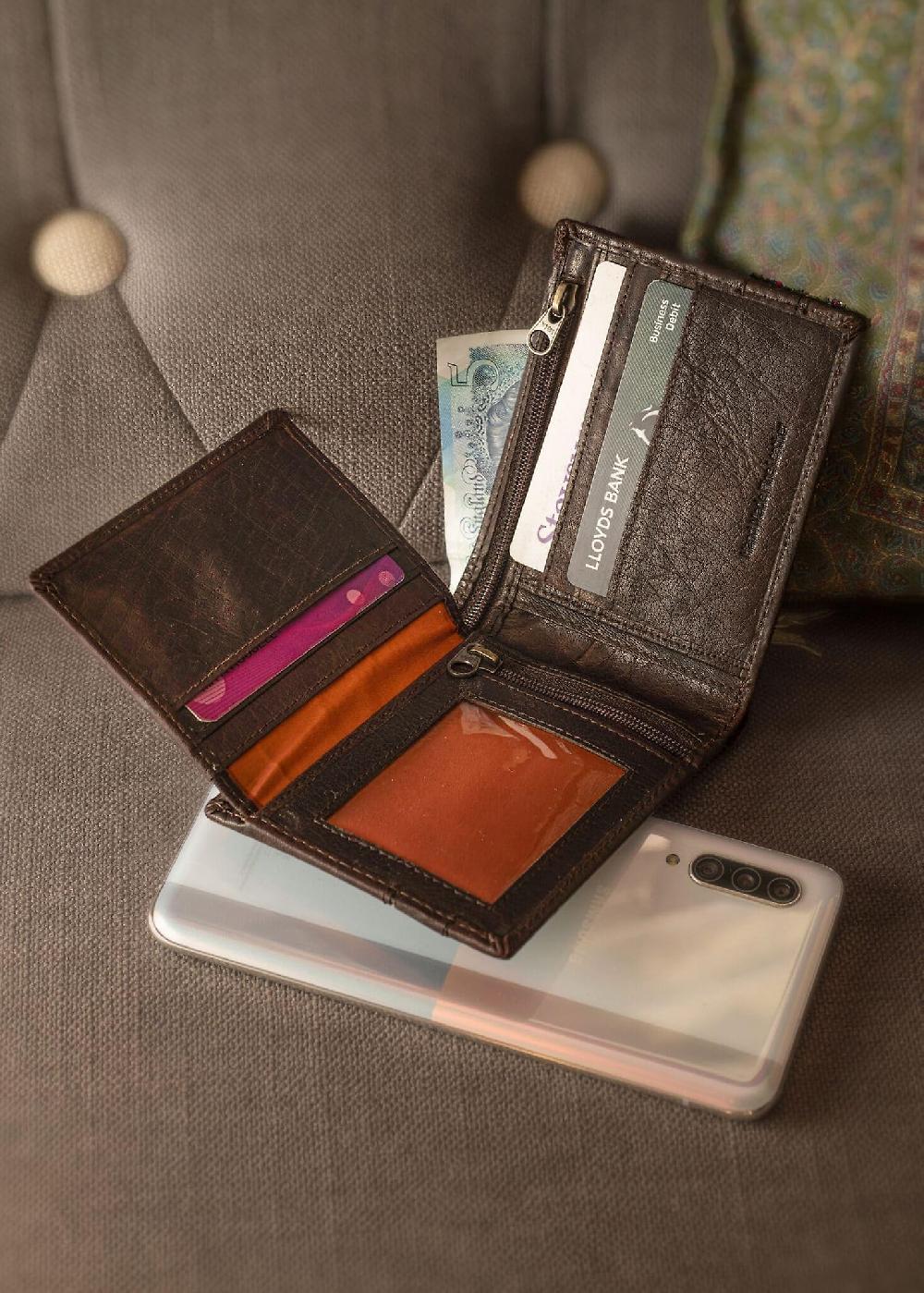 Rustic Buffalo Leather Flip-out Wallet In Vendita